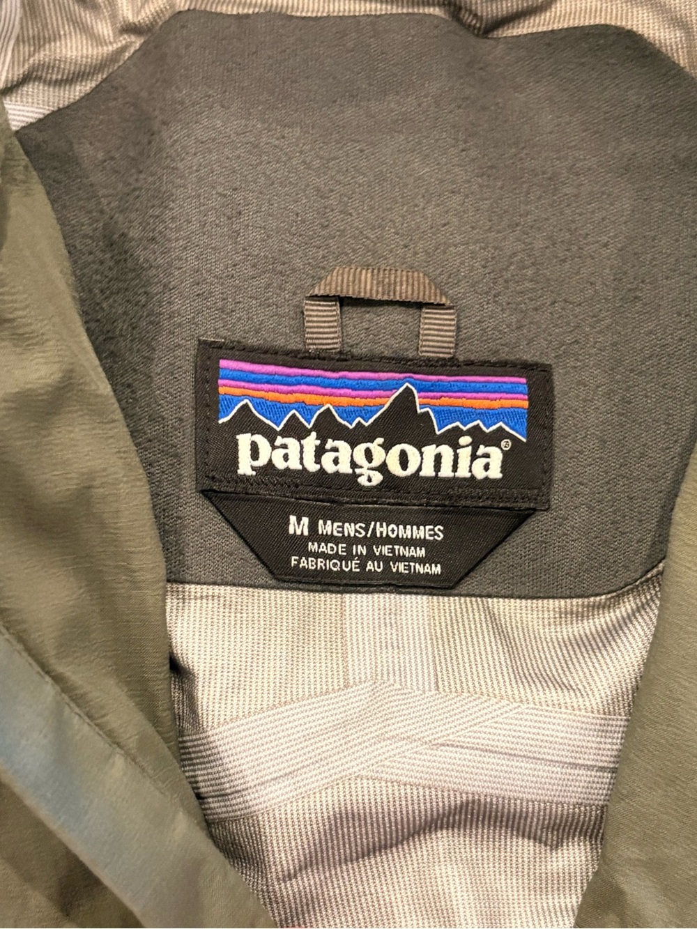 Patagonia Moss Green Hooded Rain Shell - Picture 6 of 6
